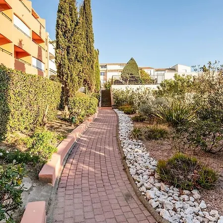Apartment Avec Piscine, Entre Plage, Port Et Falaises