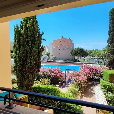 Avec Piscine, Entre Plage, Port Et Falaises Appartamento