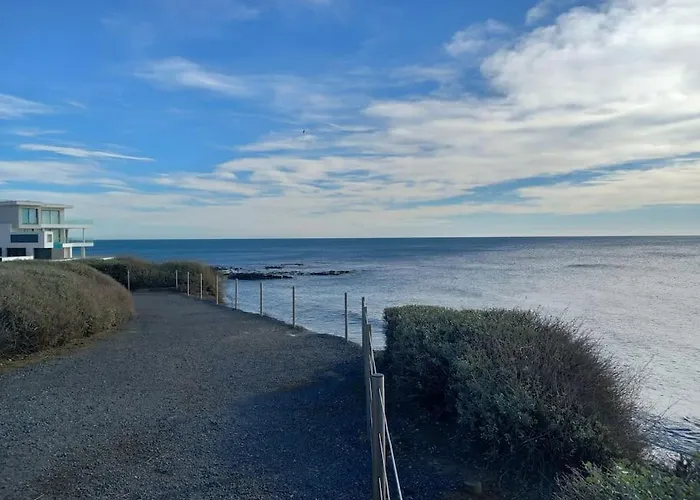Avec Piscine, Entre Plage, Port Et Falaises Appartement *