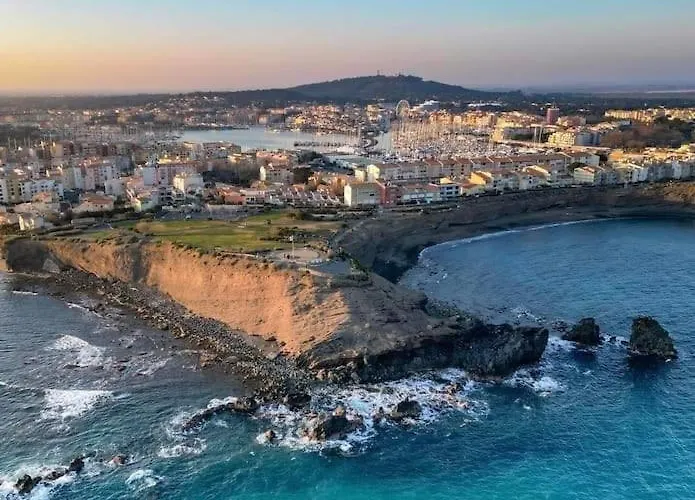 Avec Piscine, Entre Plage, Port Et Falaises Appartement *