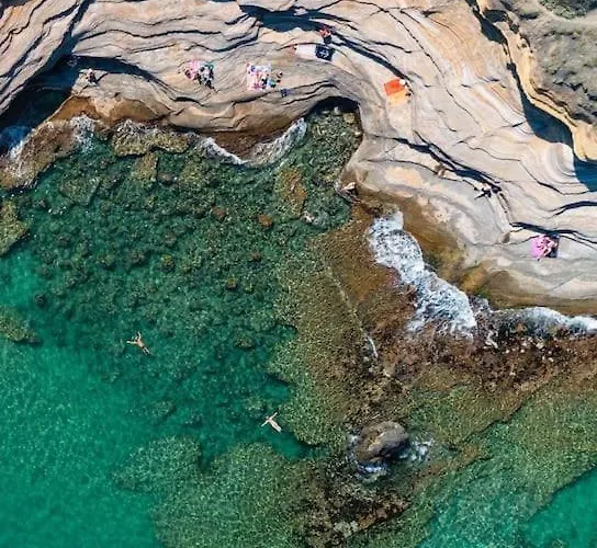 Avec Piscine, Entre Plage, Port Et Falaises *