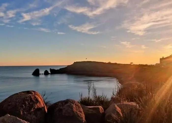 Avec Piscine, Entre Plage, Port Et Falaises Appartement *