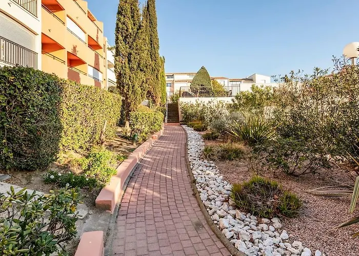Appartement Avec Piscine, Entre Plage, Port Et Falaises
