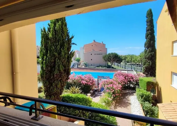 Avec Piscine, Entre Plage, Port Et Falaises Appartement