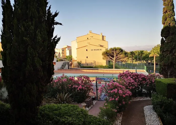 Avec Piscine, Entre Plage, Port Et Falaises Appartement *