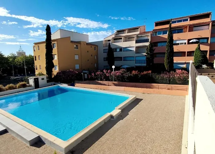 Avec Piscine, Entre Plage, Port Et Falaises Appartement *