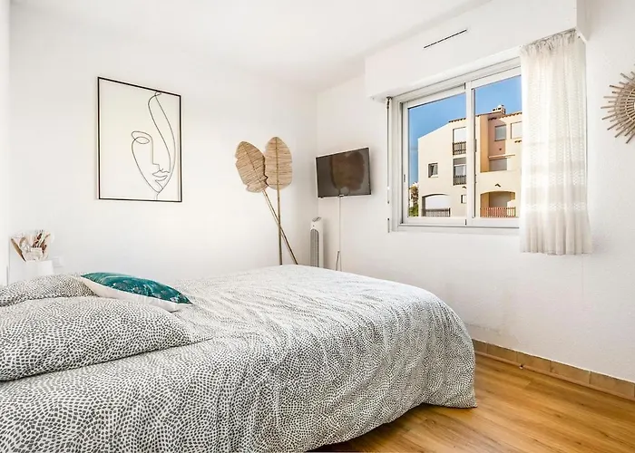 Appartement Avec Piscine, Entre Plage, Port Et Falaises *
