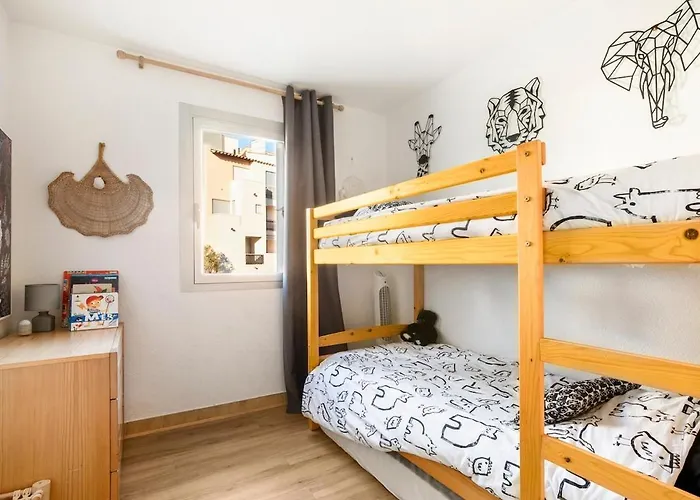 Avec Piscine, Entre Plage, Port Et Falaises Appartement