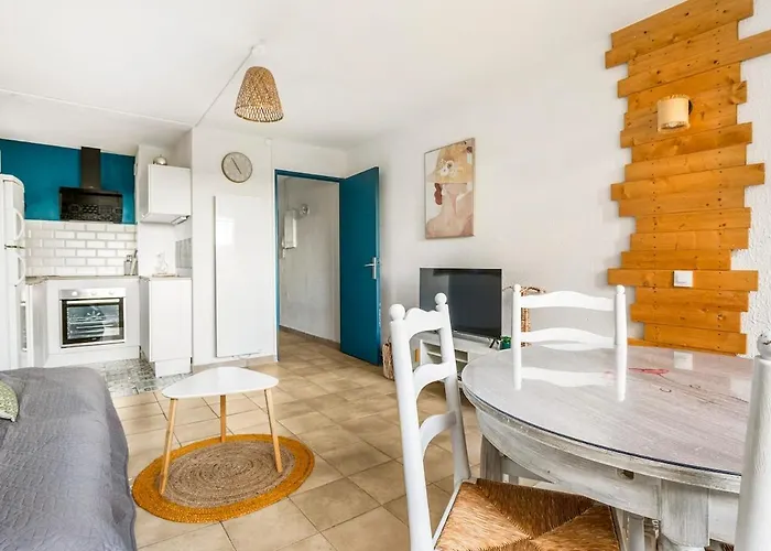 Avec Piscine, Entre Plage, Port Et Falaises Appartement Agde