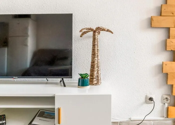 Avec Piscine, Entre Plage, Port Et Falaises Appartement *